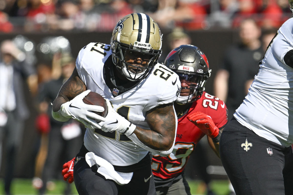 Fantasy Football Week 18 waiver wire pickups for those still hunting for a trophy