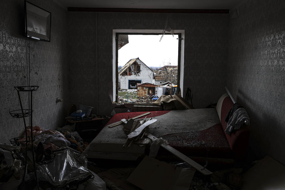 The interior of a damaged house in the Borodyanka region of Kyiv, April 8<span class="copyright">Metin Aktas—Anadolu Agency/Getty Images</span>