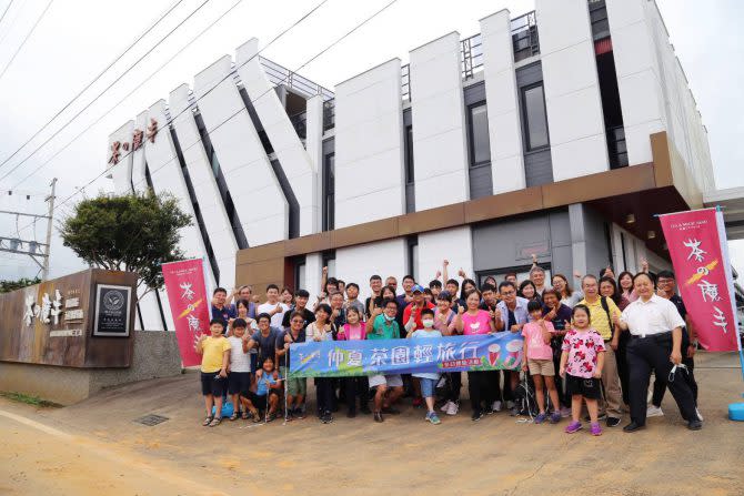 「一日茶園輕旅行」活動，讓民眾感受到特有的台灣茶飲文化。(圖:茶之魔手提供）