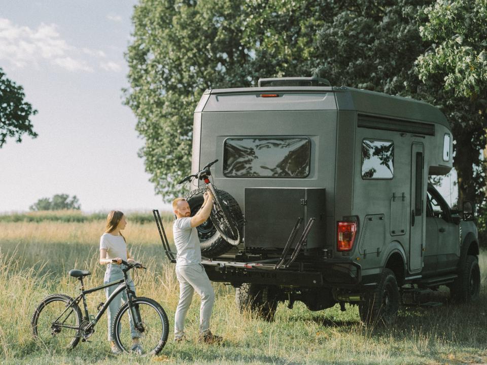 People removing bike from RexRover