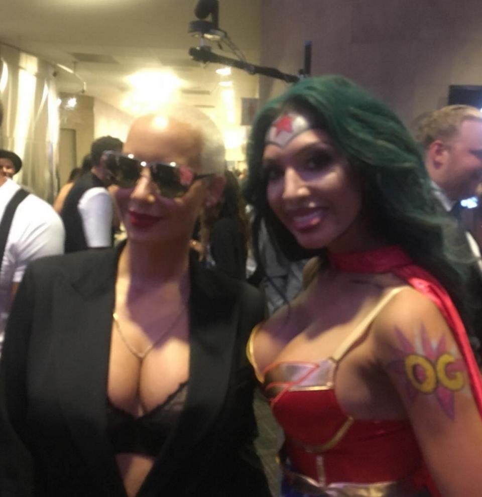 Farrah then did what any normal person at the VMAs would do; go on a selfie spree! Next up was a snap with Amber Rose…