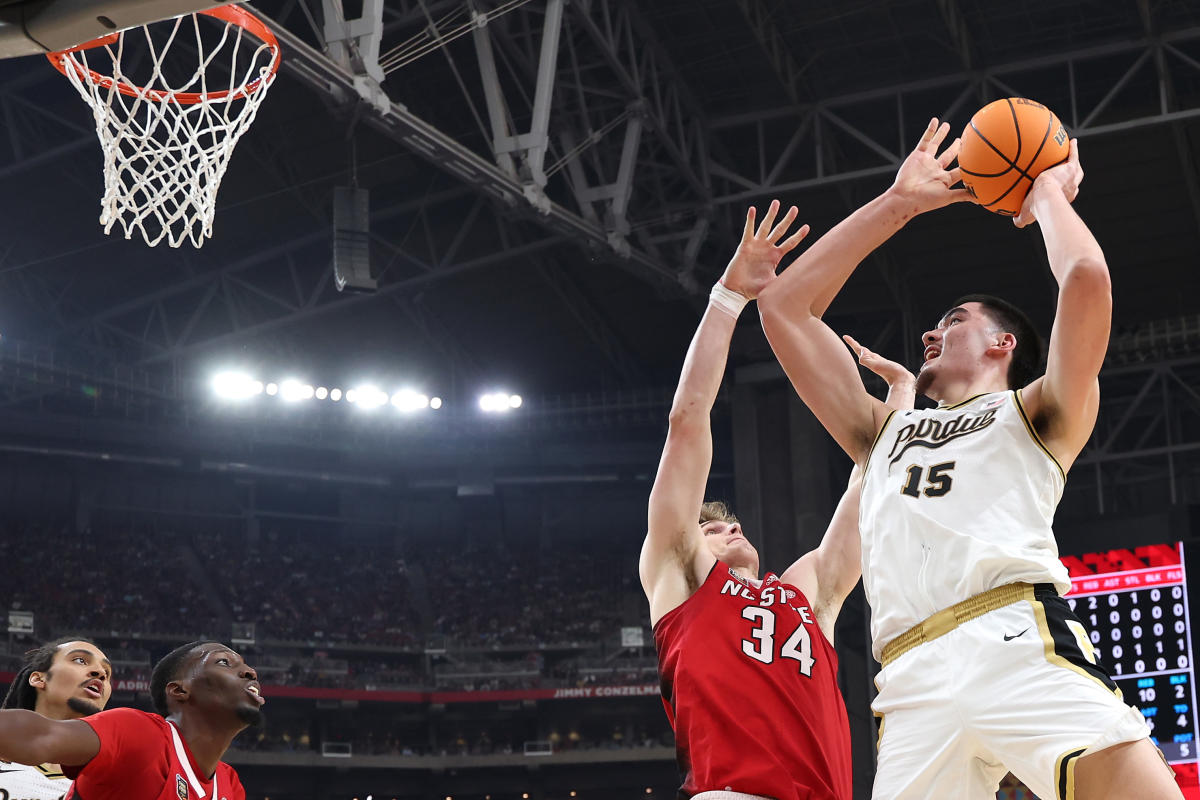 #Purdue rides Zach Edey, hot 3-point shooting past NC State into national title game [Video]