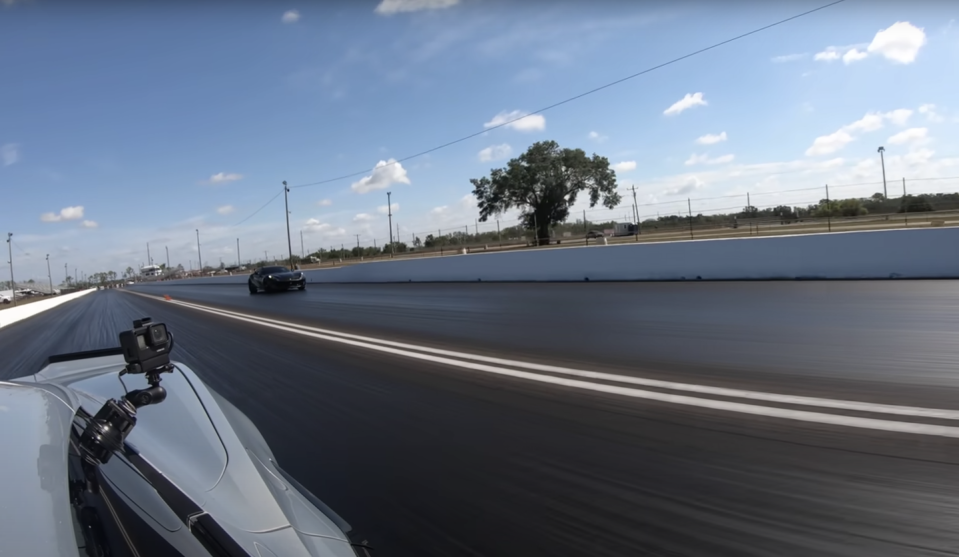 c8 corvette z06 vs ferrari 812 drag racing