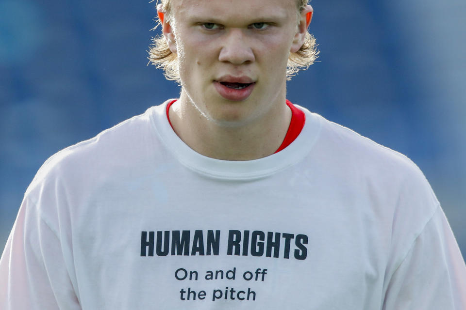 Norway's Erling Haaland, right, wears a t-shirt bearing the message "Human rights on and off the pitch" during the warm up ahead of the World Cup 2022 group G qualifying soccer match between Norway and Turkey at La Rosaleda stadium in Malaga, Spain, Saturday, March 27, 2021. (AP Photo/Fermin Rodriguez)