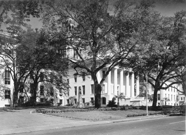 Une photo de l'ancien Capitole vers 1950.