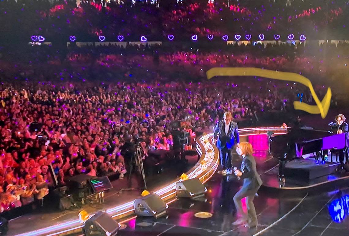 Screen grab from the Disney+ livestream presentation of Elton John’s Farewell Yellow Brick Road U.S. closing date from Dodger Stadium on Nov. 20, 2022. The arrow points to musician Adam Chester of Miami Beach, who now lives in Los Angeles and who is Elton’s rehearsal pianist. He is seen here playing piano at Elton’s keyboard as Elton and Kiki Dee sing their 1976 No. 1 hit, “Don’t Go Breaking My Heart.”