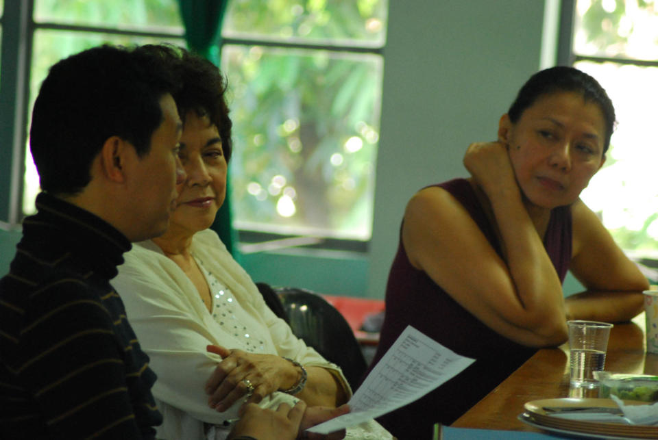 Aparisyon: Director Vincent Sandoval rehearses Fides Asensio and Raquel Villavicencio (Photo courtesy of Cinemalaya)