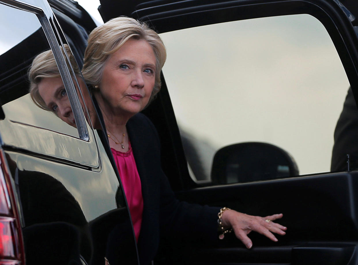 U.S. Democratic presidential nominee Hillary Clinton arrives at the airport following a campaign Voter Registration Rally at the University of South Florida in Tampa, Florida, United States, September 6, 2016.  REUTERS/Brian Snyder      TPX IMAGES OF THE DAY     