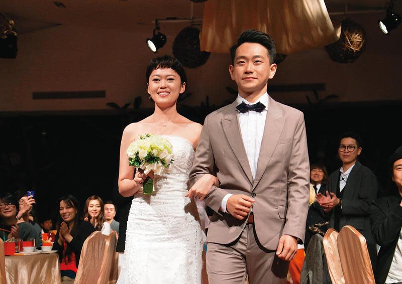 陳家逵（右）2017年和劇場演員周羿（左）結婚，但去年底就宣告離婚。（StarCloud千云行銷提供）