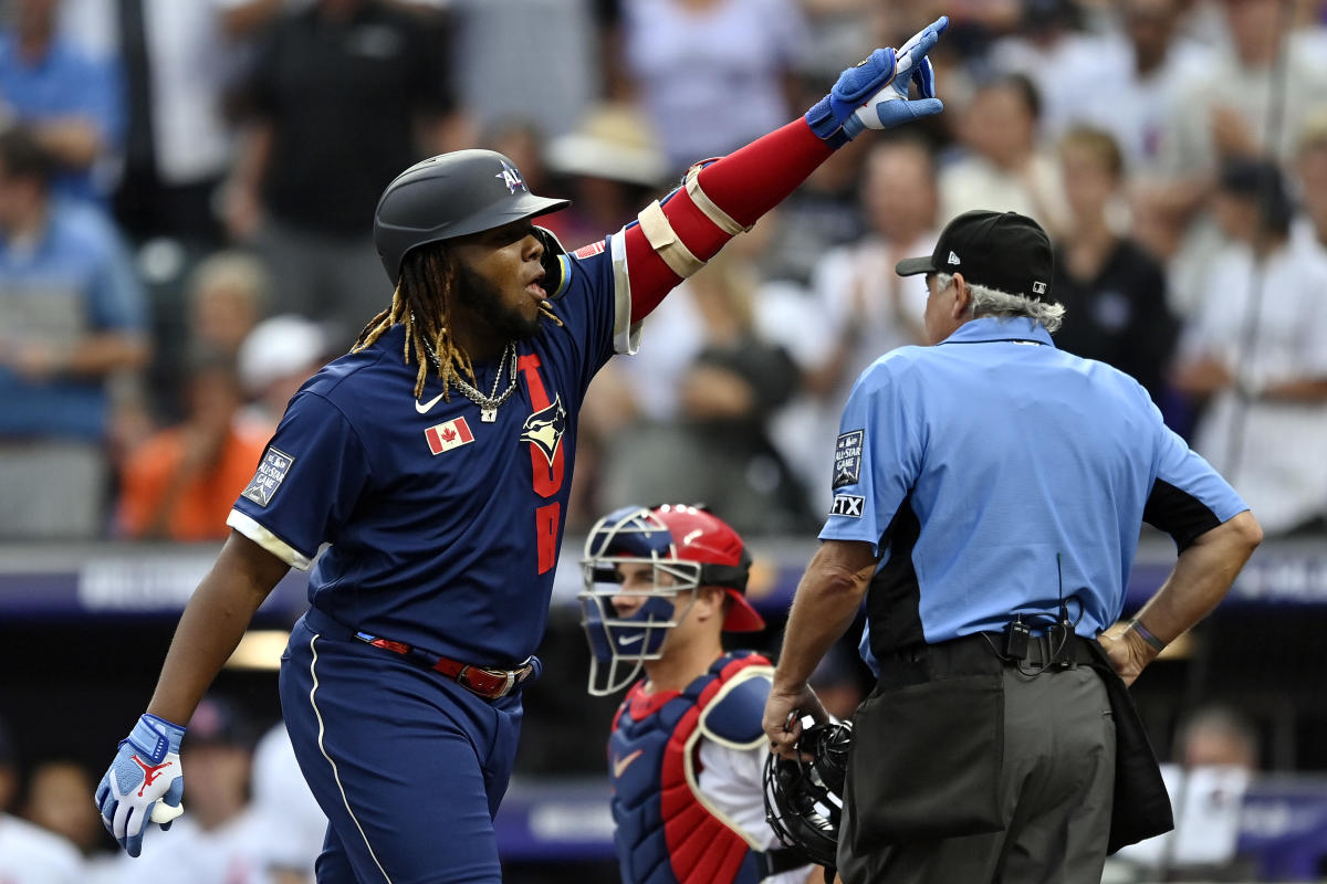 Vladimir Guerrero Jr. takes shot with custom Toronto Blue Jays jersey