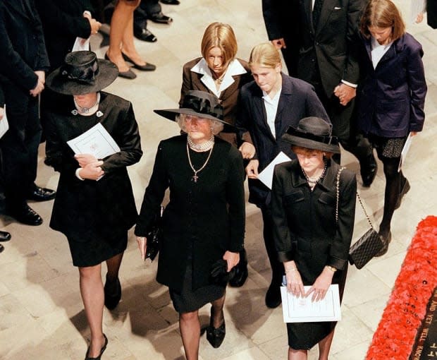 <p>Diana's mother Frances Shand Kydd and her sisters Jane Fellowes and Sarah McCorquodale arrive at Westminster Abbey.</p>
