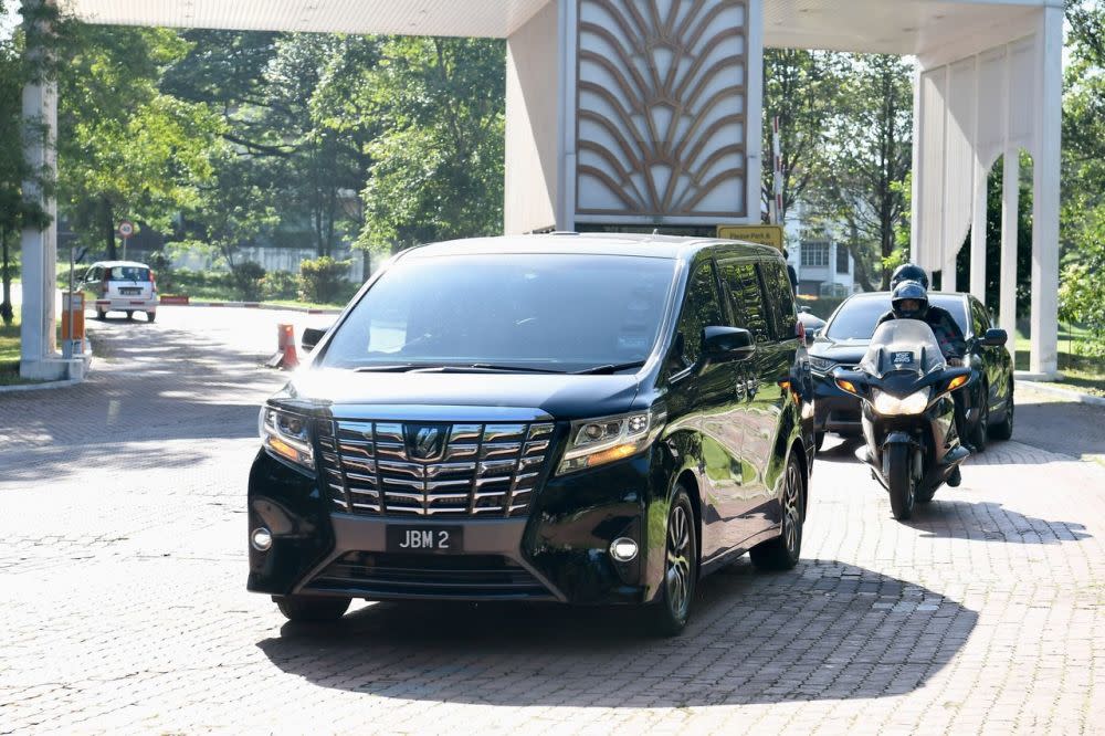 A vehicle ferrying Tan Sri Muhyiddin Yassin arrives at Mines Wellness City February 25, 2020. — Bernama pic