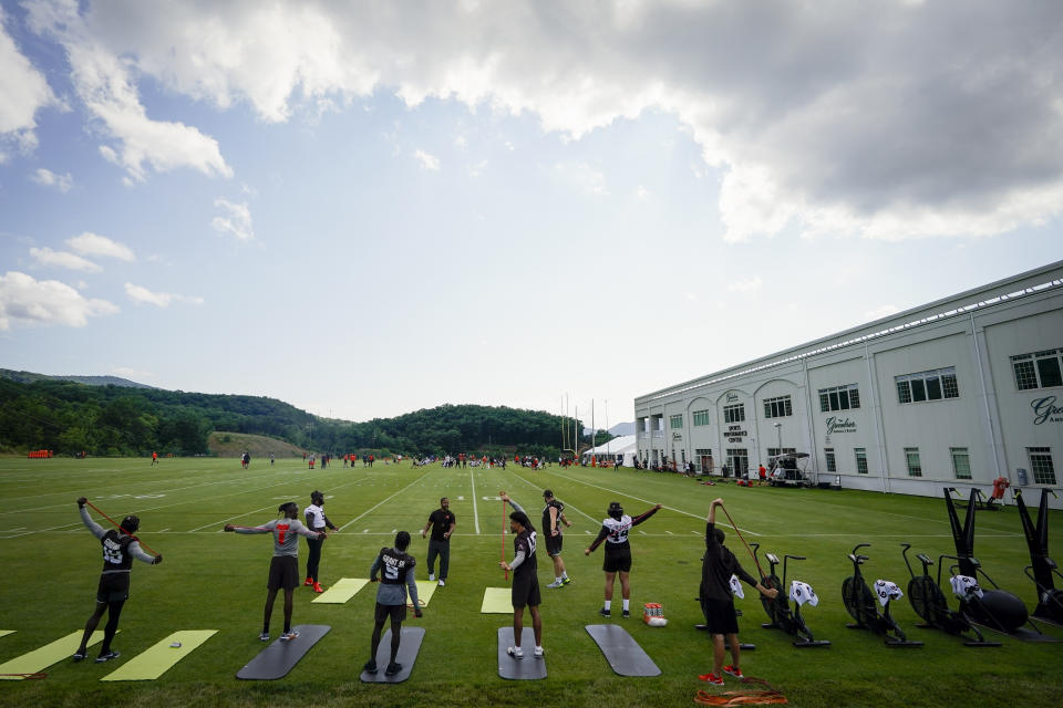 Members of Cleveland Browns workout at the team's NFL football training camp, Saturday, July 22, 2023, in White Sulphur Springs, W.Va. (AP Photo/Chris Carlson)