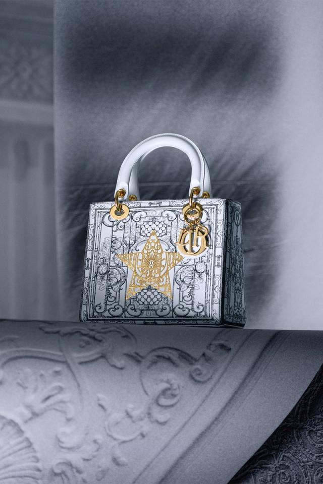 Dior's 30 Montaigne Bag Perfectly Encapsulates French Style Now