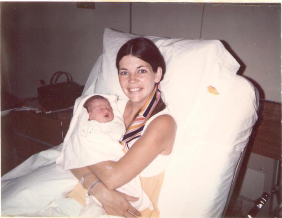 Elizabeth Warren holds her daughter Amelia in the hospital after giving birth. (Photo: Elizabeth Warren)