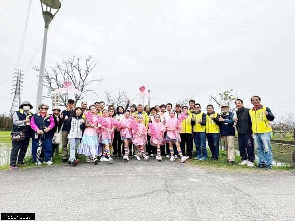 宜蘭縣羅東限定祕境-羅莊櫻花步道，櫻花盛開，賞櫻抽好禮，羅東鎮長吳秋齡熱情邀約也可在羅東輕鬆賞櫻。（圖：羅東鎮公所提供）