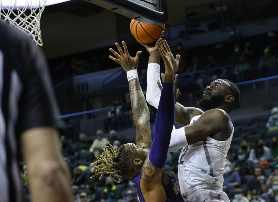 Oregon center N'Faly Dante, shoots against Washington forward Nate Roberts in the first half of an NCAA college basketball game in Eugene, Ore., Sunday, Jan. 23, 2022. (AP Photo/Thomas Boyd)