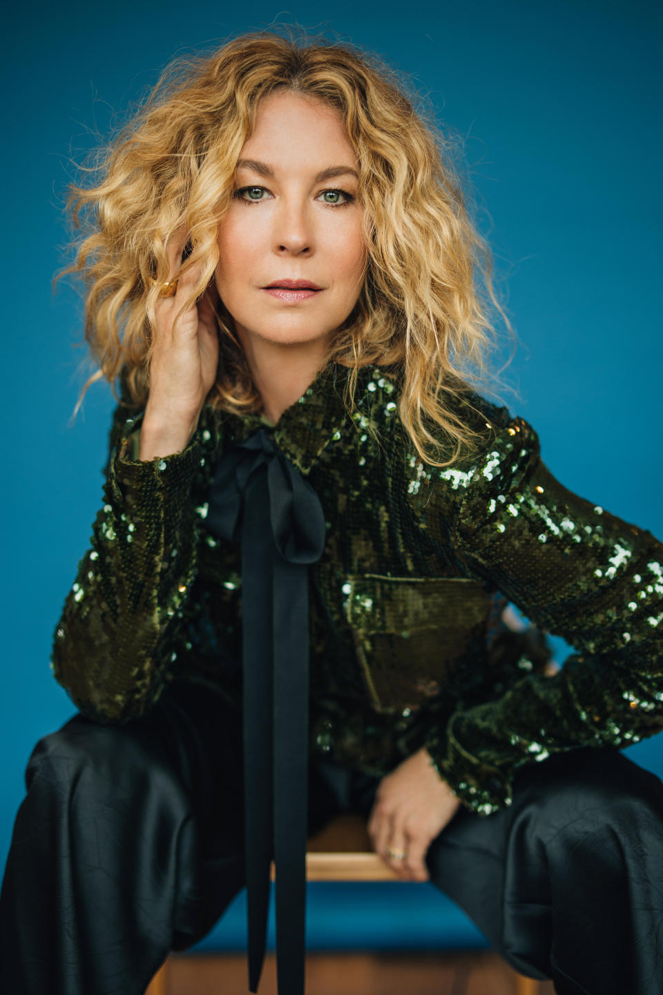 Jenna Elfman shares her philosophy on parenting her two boys, 11-year-old Easton and 14-year-old Story.  (Credit: Amanda Elkins)