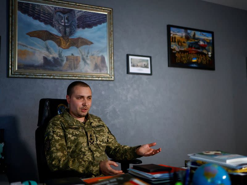 FOTO DE ARCHIVO: El general de división Kirilo Budanov, jefe de la Inteligencia Militar de Ucrania, habla durante una entrevista con Reuters