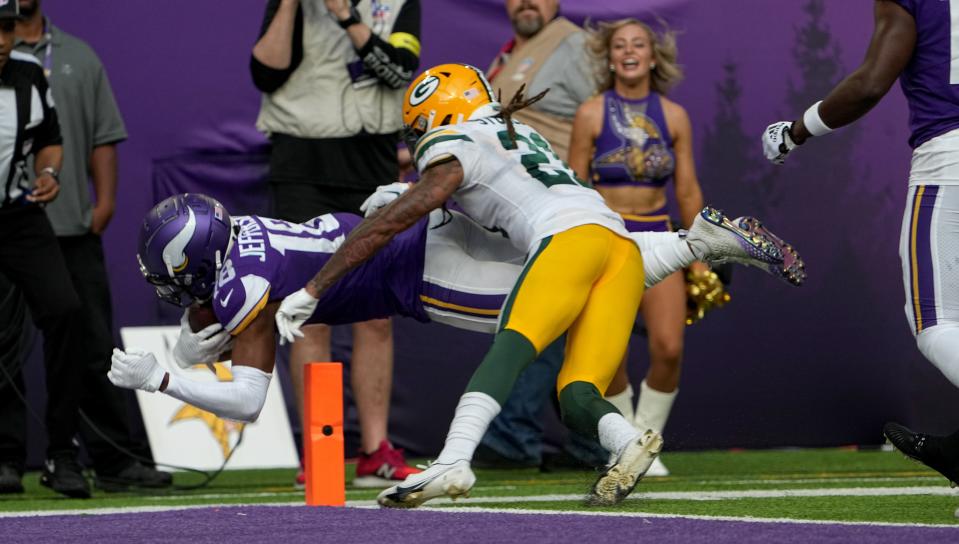 Minnesota Vikings wide receiver Justin Jefferson (18) scores a touchdown on a 36-yard reception while being covered by Green Bay Packers cornerback Eric Stokes (21) during the second quarter of their game Sunday, September 11, 2022 at U.S. Bank Stadium in Minneapolis, Minn.MARK HOFFMAN/MILWAUKEE JOURNAL SENTINEL