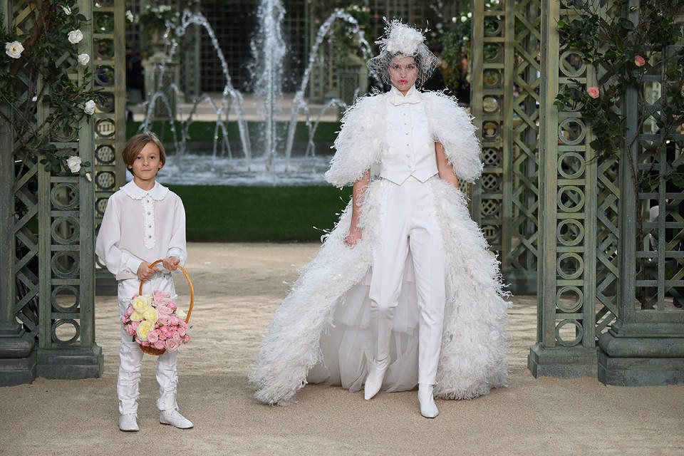 <p>Hudson Kroenig und das Model Luna Bijl auf dem Laufsteg bei der Chanel Frühjahr/Sommer 2018 Modenschau bei der Paris Fashion Week am 23. Januar 2018 in Paris, Frankreich. (Bild: Getty Images) </p>