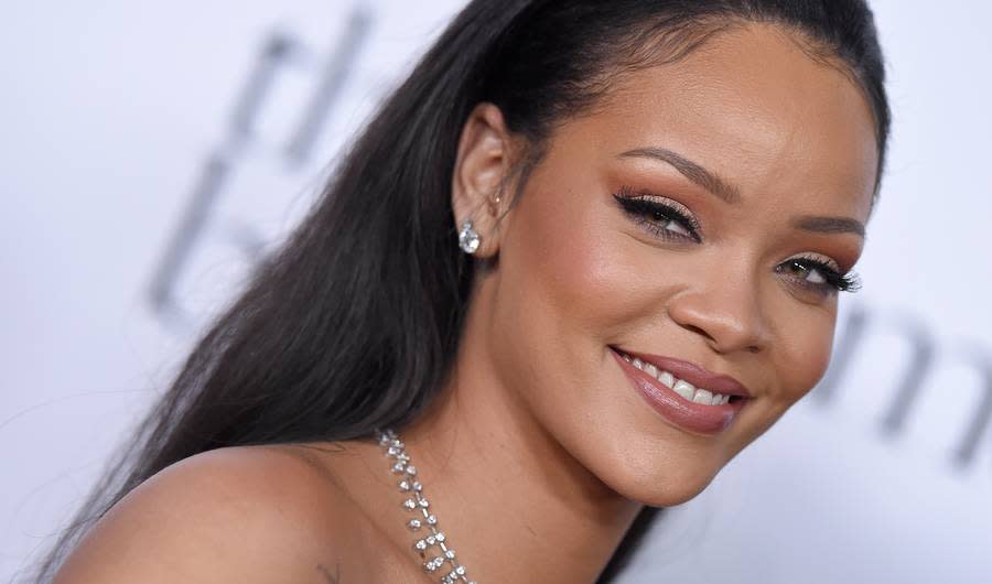 Rihanna Fans Are Celebrating Impending Album 'Anti' With Hilarious #SuperSoonParty Memes