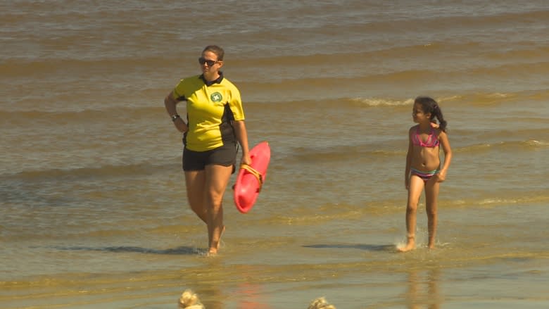 Expand program that shares life-jackets at beach, safety review says