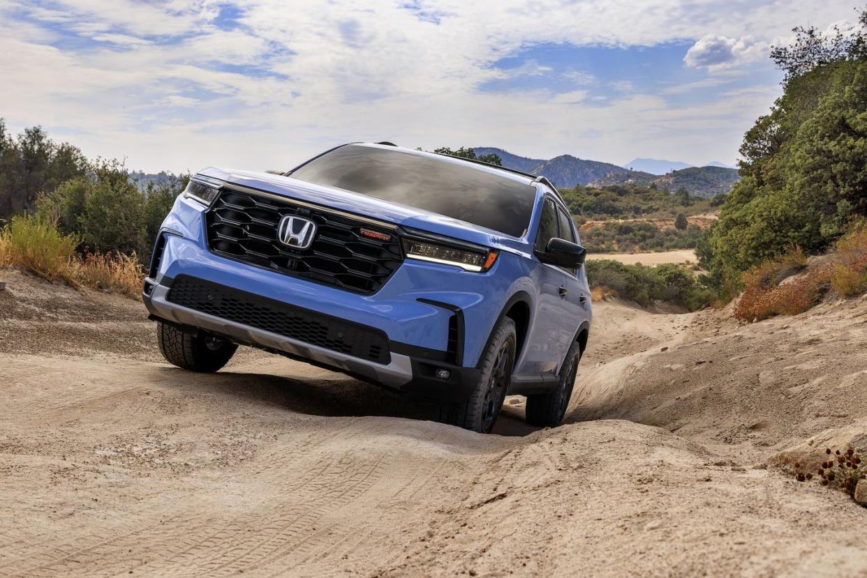 2023 honda pilot trailsport front driving