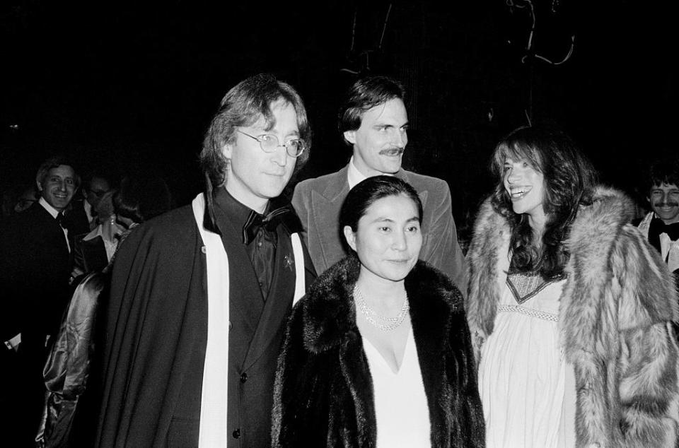 John Lennon, Yoko Ono, James Taylor and Carly Simon photographed in New York, circa 1960. (Photo: Art Zelin/Getty Images)