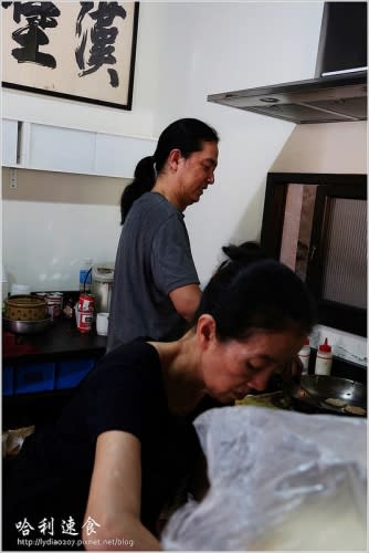 【食記│台南】哈利速食~排隊也甘願，窄巷內的人氣美味早餐!有媽媽的味道喔!