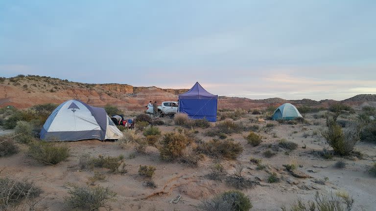 El campamento en la reserva donde se hallaron los huesos del nuevo dinosaurio gigante durante la expedición en 2019