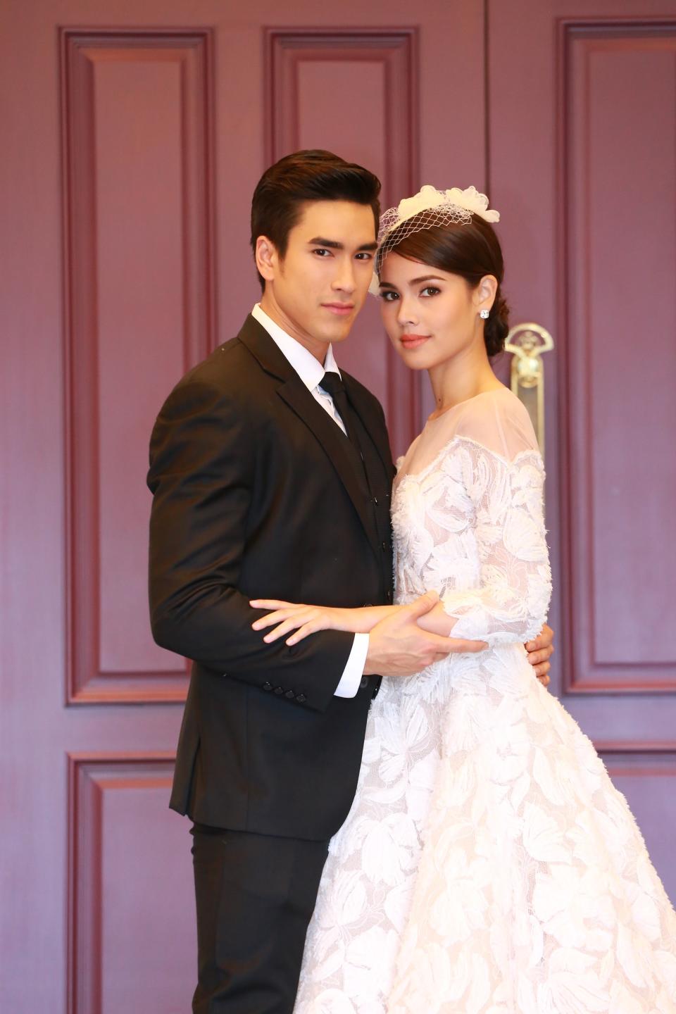 ▲交往12年的Nadech (左) 與Yaya (右) 已第六次合作，長情厚愛令人羨慕。