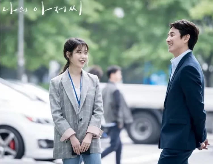 李善均（右）在《我的大叔》演IU的暖心大叔，是不少人的「人生戲劇」。翻攝tvN