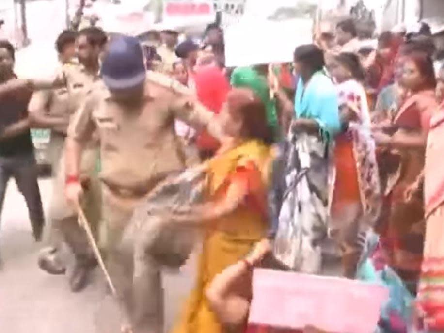 Police clash with protesters after the alleged rape of a 17-year-old girl in Kanpur, India (Screenshot from Patrika Uttar Pradesh footage)