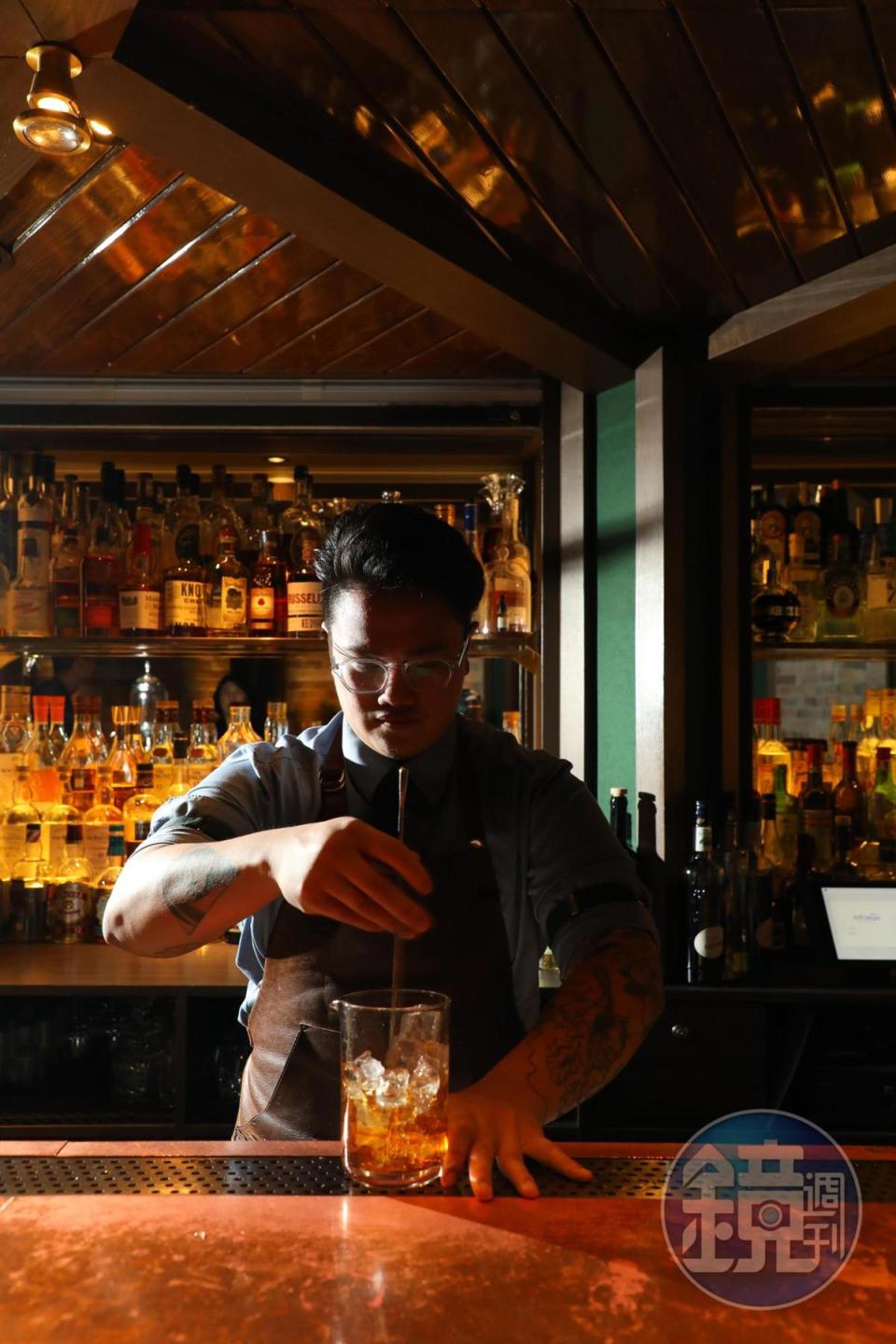 香港PDT首席調酒師Daniel Valencia，疫情中也定期與紐約總店交流酒譜。