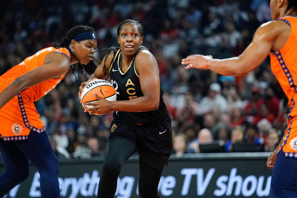 Chelsea Gray drives to the basket against the Connecticut Sun during Game 2 of the WNBA Finals at Michelob Ultra Arena.