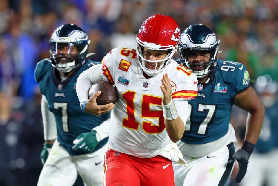 El mariscal de campo de los Chiefs, Patrick Mahomes, generalmente evitó a los cazamariscales de los Eagles en la victoria del Super Bowl 57 de Kansas City.