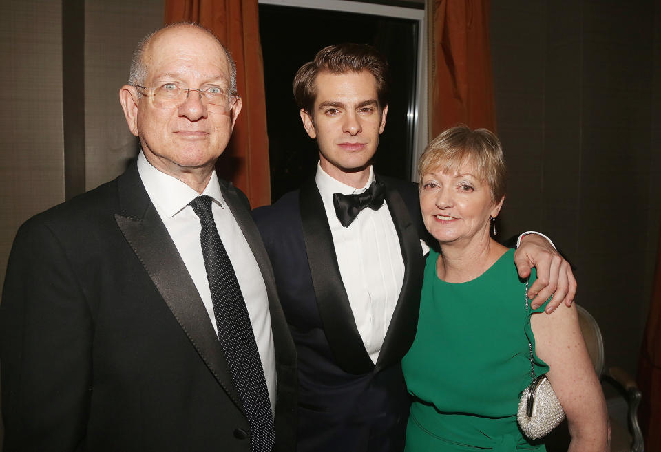 Richard Garfield, Andrew Garfield, Lynn Garfield (Bruce Glikas / FilmMagic)