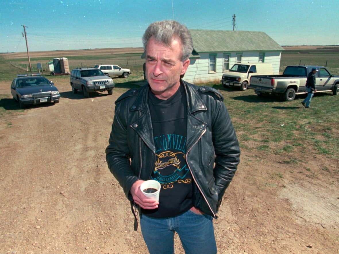 Randy Weaver is shown on April 27, 1996. Weaver, patriarch of a family that were involved in an 11-day Idaho standoff in 1992 with federal agents that left three people dead and served as a spark for the growth of anti-government extremists, has died at the age of 74.  (Jim Mone/The Associated Press - image credit)