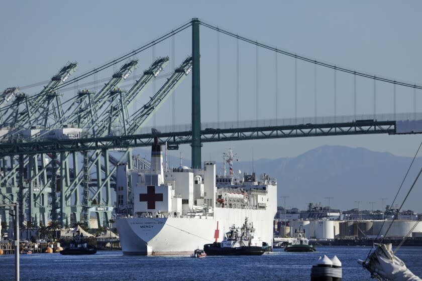 LOS ANGELES, CALIFORNIA-MARCH 25, 2020-The USNS Mercy hospital ship arrivs in San Pedro, Los Angeles, CA on March 27, 2020. (Carolyn Cole/Los Angeles Times)