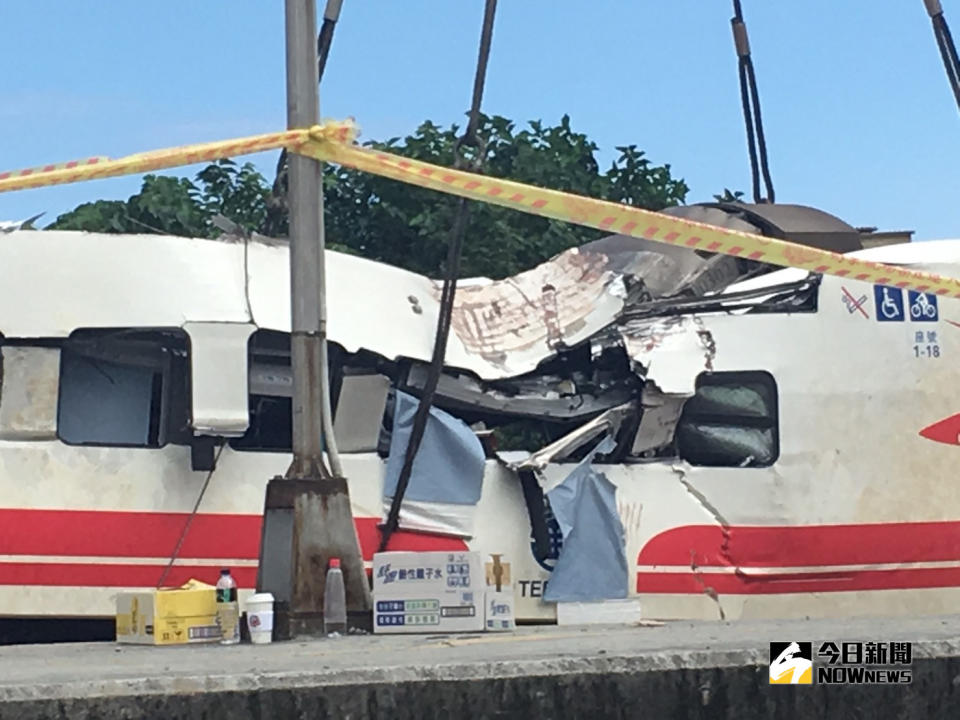 ▲普悠瑪翻覆列車圖／記者陳志仁攝, 2018.10.22）