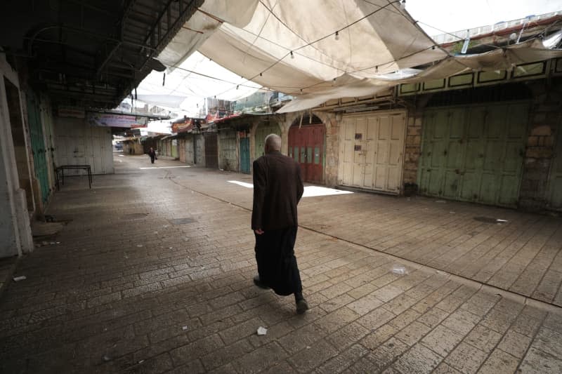 Empty streets and closed stores are seen during a general strike in Hebron, to mourn those killed in Tulkarm, in the Israeli-occupied West Bank. Mamoun Wazwaz/APA Images via ZUMA Press Wire/dpa