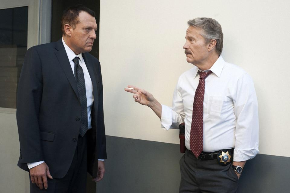 TWIN PEAKS, l-r: Tom Sizemore, John Savage in 'What story is that, Charlie?' (Season 1, Episode 13