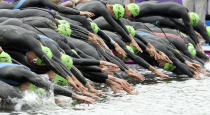 Athletes dive as they begin to compete in the men's triathlon final during the London 2012 Olympic Games at Hyde Park August 7, 2012. REUTERS/Olivia Harris (BRITAIN - Tags: OLYMPICS SPORT TRIATHLON TPX IMAGES OF THE DAY) 