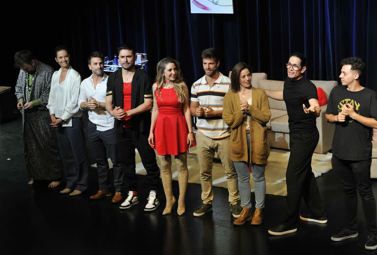 Al finalizar, su director Diego Ramos subió al escenario para decir unas palabras y agradecer la presencia de sus colegas en una noche tan especial