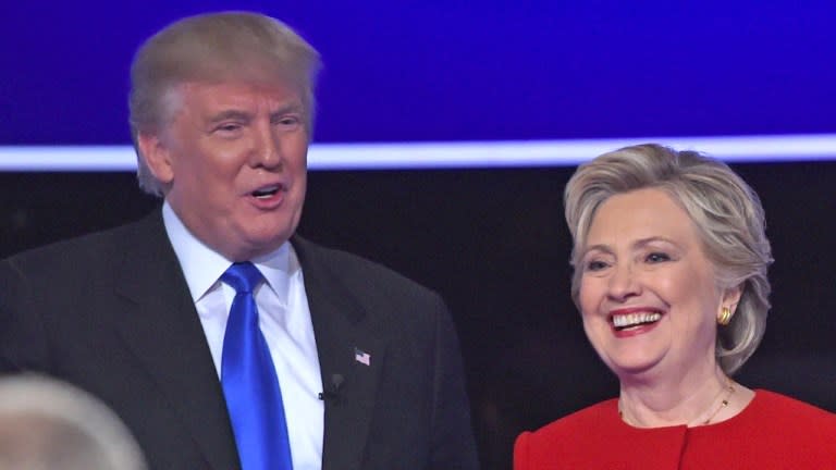 Los candidatos presidenciales estadounidenses Hillary Clinton y Donald Trump protagonizaron el lunes un áspero choque en su primer debate, con abundantes acusaciones cruzadas que no dejaron un vencedor categórico, aunque con una leve ventaja para la ex Secretaria de Estado.