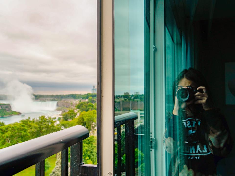 The author takes a photo of Niagara Falls from the Sheraton Fallsview Hotel