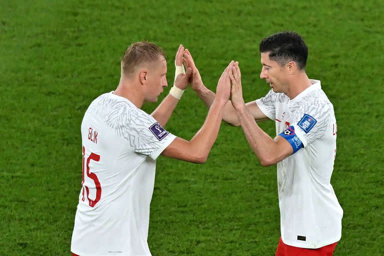 Kamil Glik y Robert Lewandowski, los dos principales referentes de Polonia, serán titulares ante Arabia Saudita este sábado