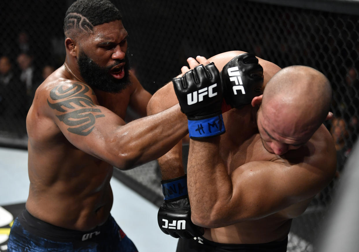 RALEIGH, NORTH CAROLINA - JANUARY 25:  (L-R) Curtis Blaydes punches Junior Dos Santos of Brazil in their heavyweight fight during the UFC Fight Night event at PNC Arena on January 25, 2020 in Raleigh, North Carolina. (Photo by Jeff Bottari/Zuffa LLC via Getty Images)