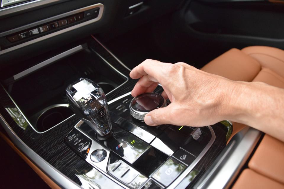 Rotary controller in center console of BMW X7 SUV